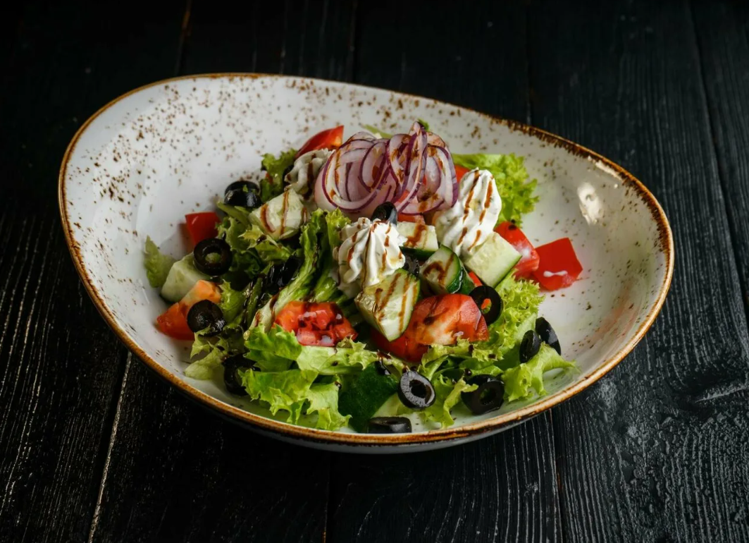 Салат с сулугуни